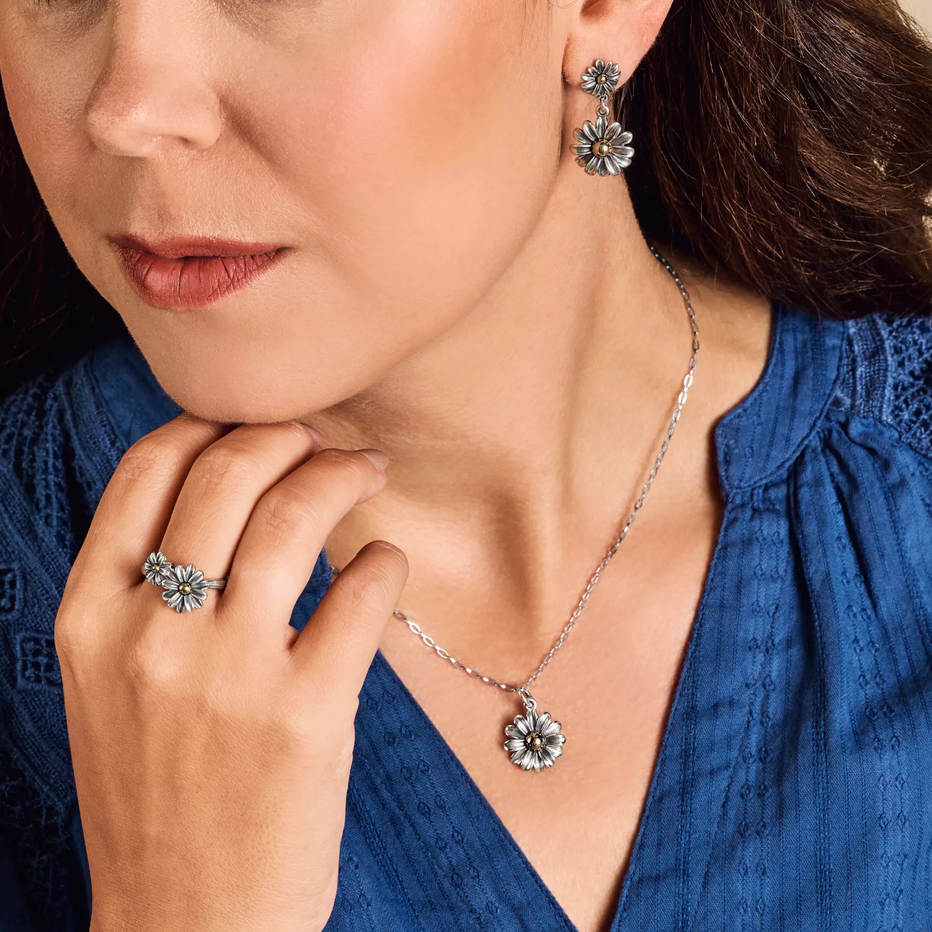 Blooming Daisies Ring - Image 4