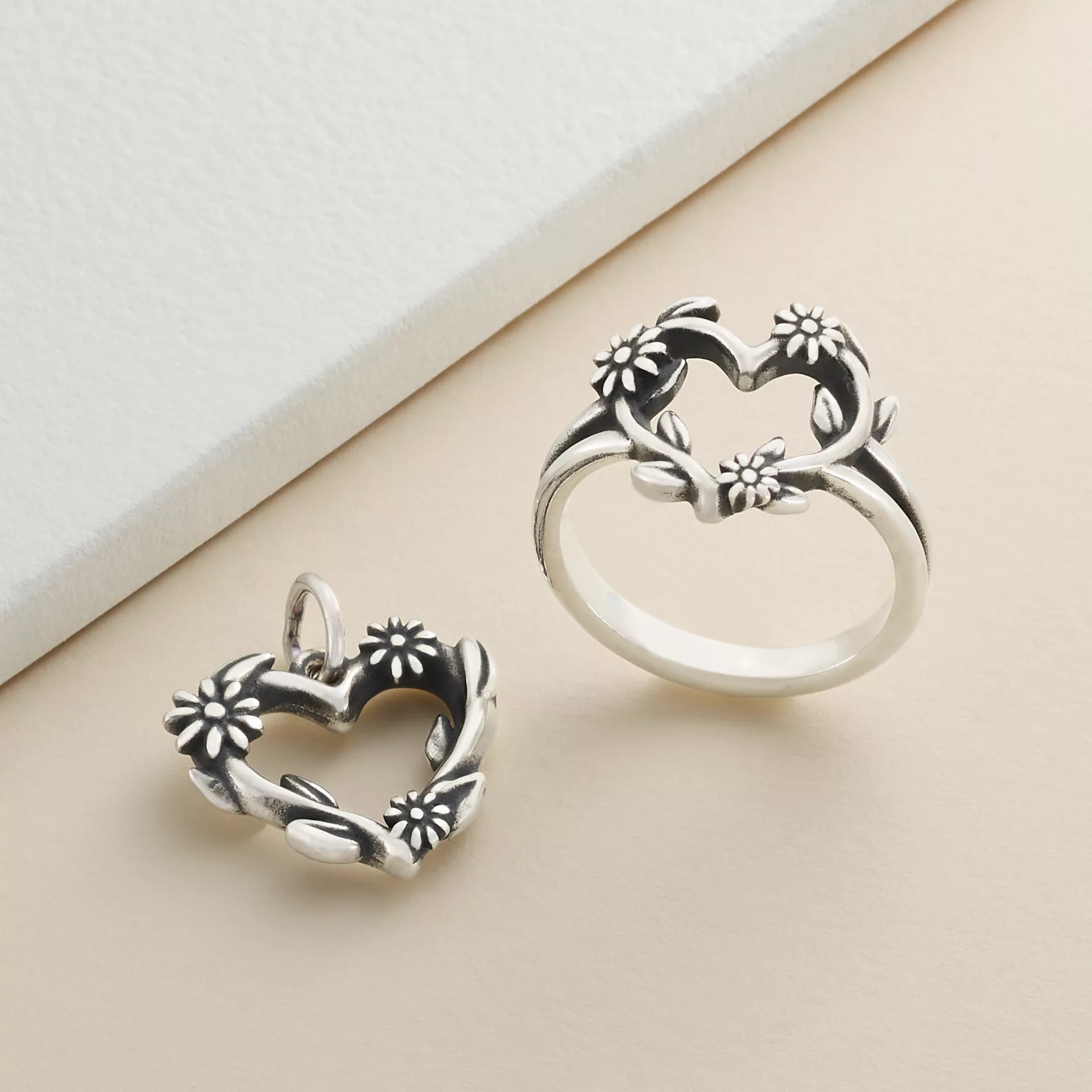 Flowering Vines Heart Ring - Image 5