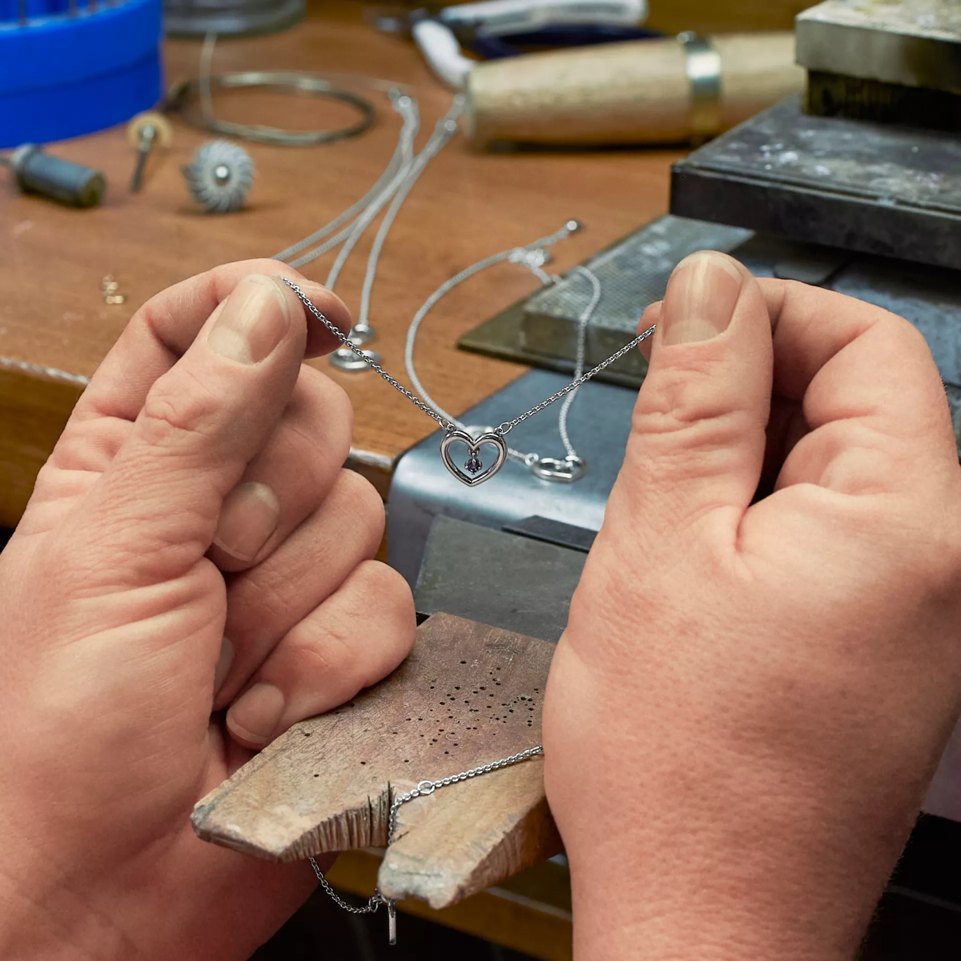 Dancing Gemstone Heart Necklace - Image 5